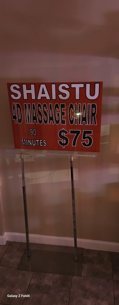 Massages by MChelle Logo