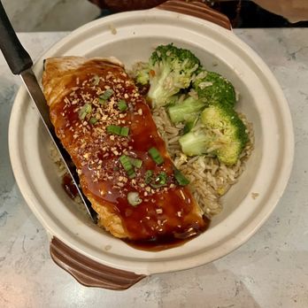 Amy Thai Bistro - Salmon clay dish - Thai Near Me - Brooklyn, New York