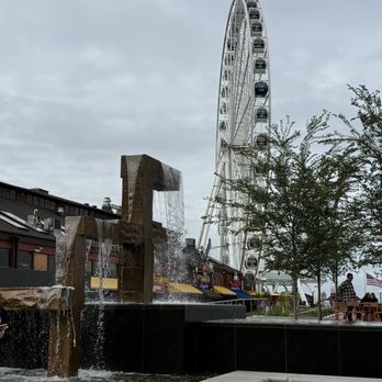 Waterfront Park - Ferris wheel and fountain - Parks Near Me - Seattle, Washington Waterfront Park - Ferris wheel and fountain - Parks Near Me - Seattle, Washington