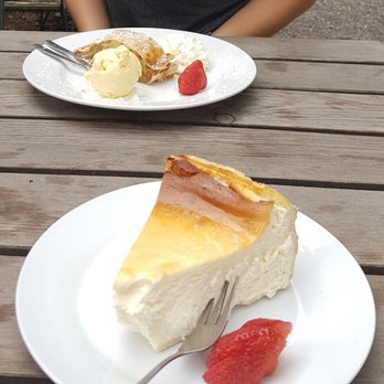 Gaststätte Estragon - Good cheese cake. Possibly frozen but still pretty good - Brasseries Near Me - Mannheim, BW
