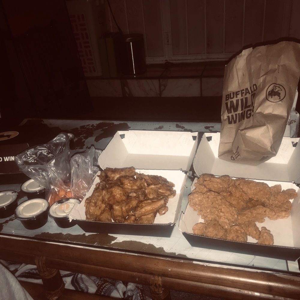 Buffalo Wild Wings - 6 Boneless Wings - Chicken Wings Near Me - Carson, California