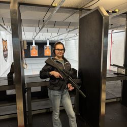 Gunfighter Canyon - Indoor Shooting Experience - MP5