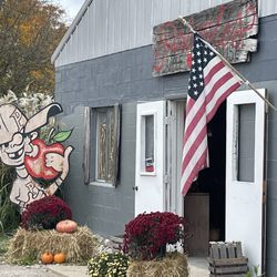 Pringles Orchard - Entry to the Apple house