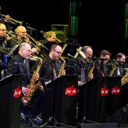 JazzMN - JazzMN Orchestra horns blaring