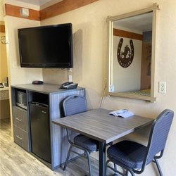 Americas Best Value Inn The Legends Inn - One King Guestroom