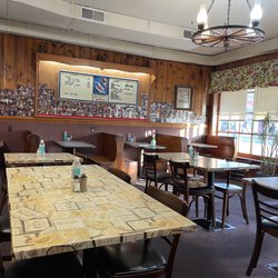 9 Mile Grill - Inside