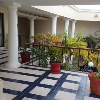 Suites Costa Blanca - Balcony in front of lobby leading to front desk - Hotels Near Me - Cancún, ROO