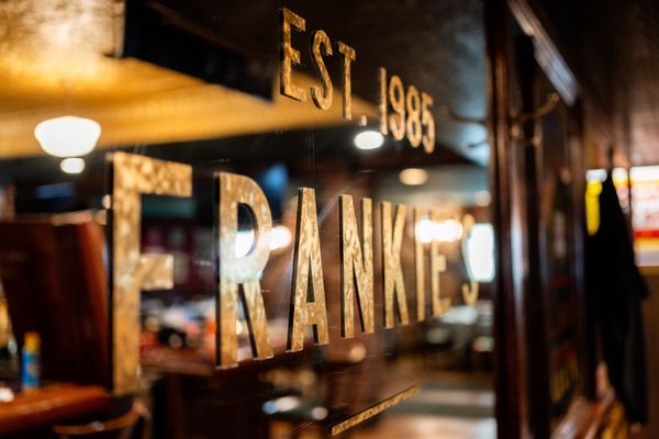 Frankie's Bar & Grill by null