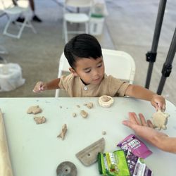 Arts in the Park is the most amazing (totally free) for kiddos...program! We are so lucky we stumbled upon this program!