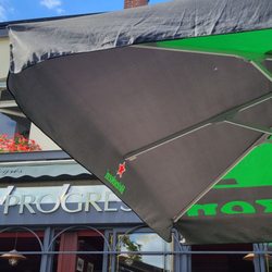 Café le Progrès - Nice covered alfresco dining!