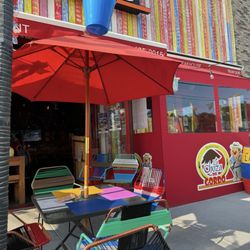 La Choza Del Gordo - Nice and colorful seating