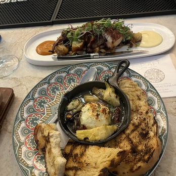 PIAF KITCHEN + WINE + BAR - Mediterranean Near Me - Grapevine, Texas