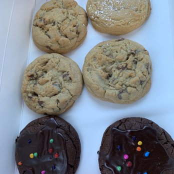 Crumbl - Davie - Chocolate Chip Galaxy Brownie Kentucky Butter Cake - Bakeries Near Me - Davie, Florida Crumbl - Davie - Chocolate Chip Galaxy Brownie Kentucky Butter Cake - Bakeries Near Me - Davie, Florida