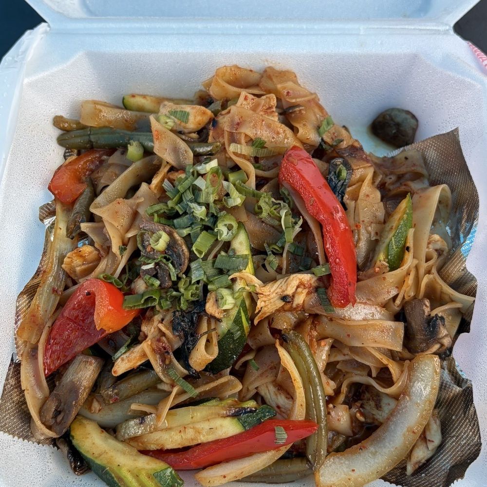 Tasty Thai - Drunken Noodles with Chicken - Thai Near Me - San Antonio, Texas Tasty Thai - Drunken Noodles with Chicken - Thai Near Me - San Antonio, Texas