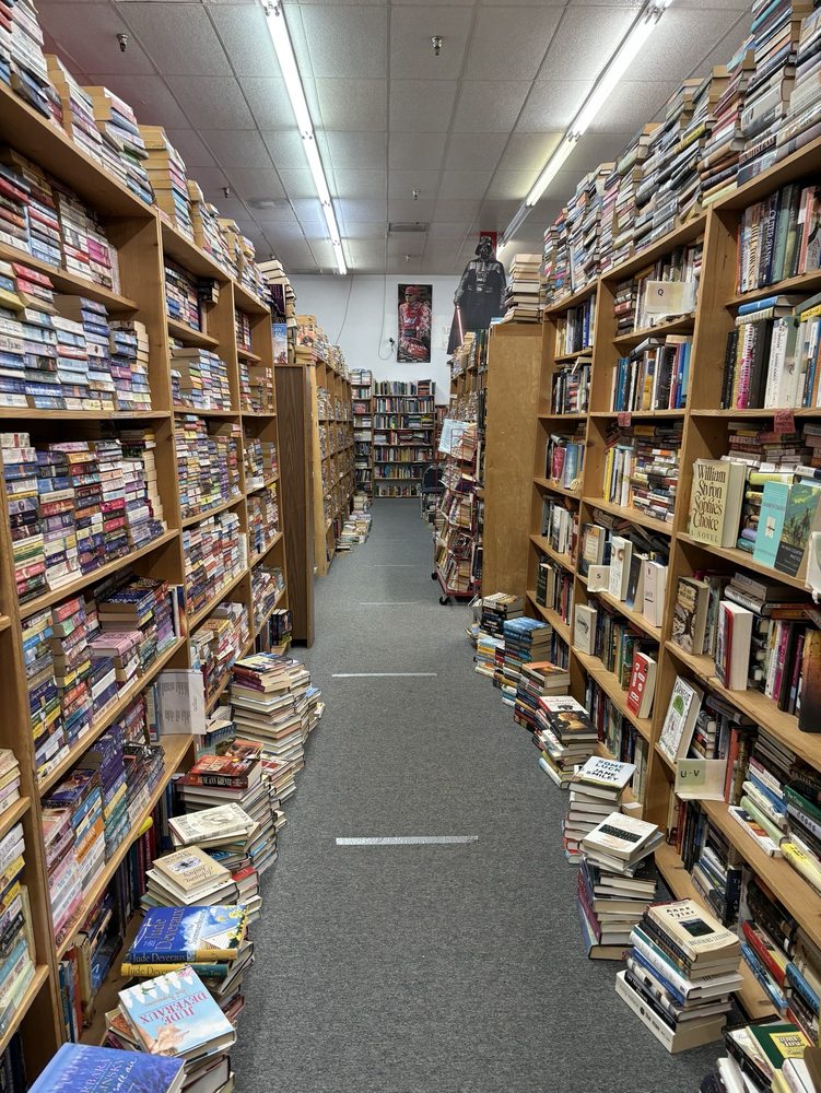 BEST USED BOOKS Updated October 2024 55 Photos & 38 Reviews 880 S