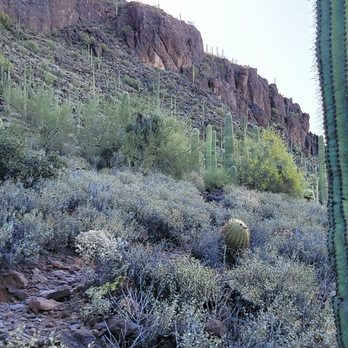 Broadway Trailhead to Broadway Cave - Hiking Near Me - Apache Junction, Arizona Broadway Trailhead to Broadway Cave - Hiking Near Me - Apache Junction, Arizona