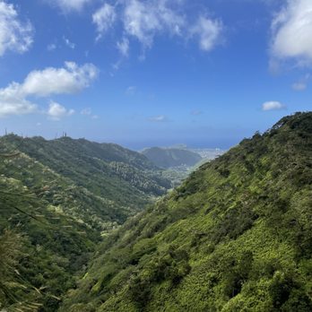 Ka'au Crater - Peaking views - Hiking Near Me - Honolulu, Hawaii
