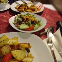 Kaisershaus - Tages Salat dazu 4,80€