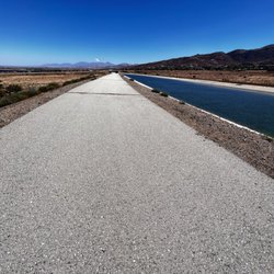 Aqueduct in Palmdale Cracked concrete maybe from an earthquake!!