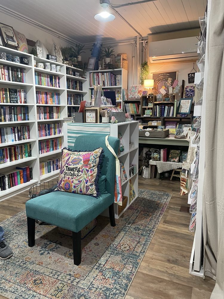 Crafty Chicks & Co Logo