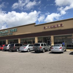Yum's Chinese Food - Outside View