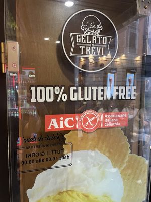 Gelato in Trevi by null