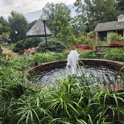 Zwaanendael Park - The center fountain . Clean restrooms in the distant right