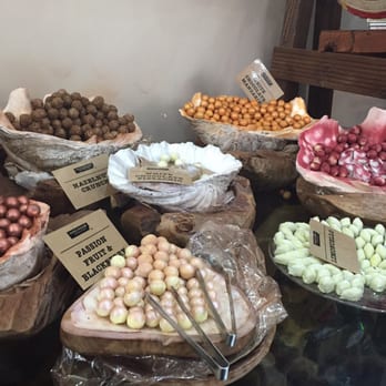 Dark Sugars Chocolates - Beautiful display of gorgeous chocolate - Chocolatiers & Shops Near Me - London, XGL