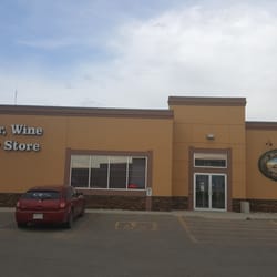 The Black Grasshopper Pub & Eatery - Very big inside but very limited options.
