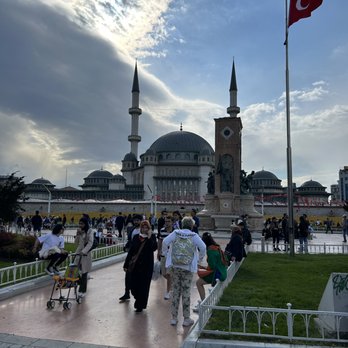 Taksim Meydanı - Landmarks & Historical Buildings Near Me - Istanbul, 34