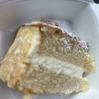 Little Dutch Restaurant - "Lemon cake", nope was pre-frozen vanilla cake with teeny tiny lemon flavoring in filling - American Near Me - Morristown, Tennessee