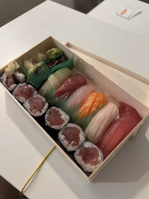 Mangetsu Sushi by null
