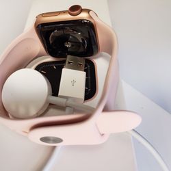1 Stop Connect - Apple Watch Series 5 with accessories.