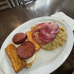 Mi Candileja Restaurant - Tres Golpes, presentstion was on point. Food tasted amazing, a little oily but it gets a 5 star.