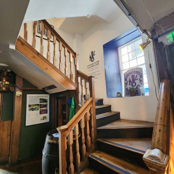 Golden Lion - Pubs Near Me - Port Isaac, CON