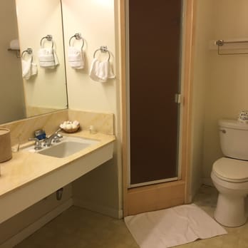 Hofsas House - Nice clean bathroom - Hotels Near Me - Carmel, California