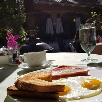 Polo Lounge - Two eggs with ham and sunshine - New American Near Me - Beverly Hills, California