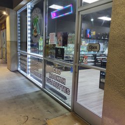 Smoker's Paradise Smoke Shop - Front of Smokers Parsdise