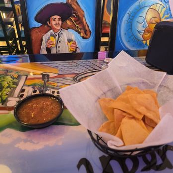 Lupitas Tex-Mex - Nachos and salsa served before my dish came out. - Tex-Mex Near Me - Lake Worth, Florida