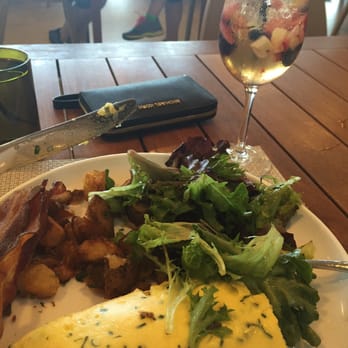Verde - Omelet with a side of bacon and a sangria. - New American Near Me - Miami, Florida Verde - Omelet with a side of bacon and a sangria. - New American Near Me - Miami, Florida