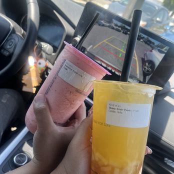 Ding Tea - Strawberry Yakult! - Bubble Tea Near Me - San Diego, California