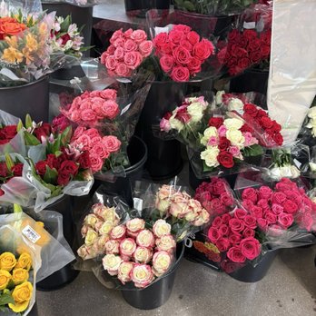 Shaw's - Beautiful floral arrangements - Grocery Near Me - Plaistow, New Hampshire Shaw's - Beautiful floral arrangements - Grocery Near Me - Plaistow, New Hampshire
