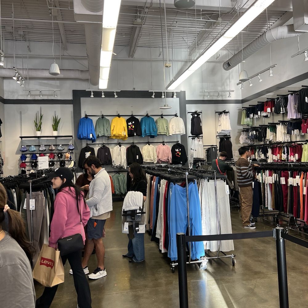 Lululemon - Women's Clothing Near Me - Commerce, California
