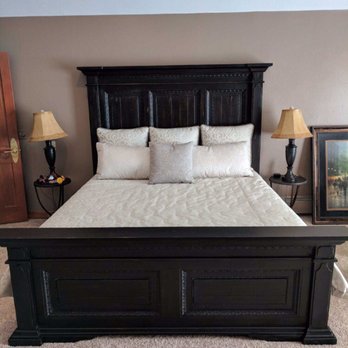 McFadden Designs - Lightweight tacked comforter with 3 euro shams, 2 king size shams and 1 deco pillow. - Interior Design Near Me