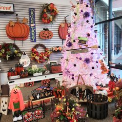 Southern Style and Stash - Seasonal Halloween display