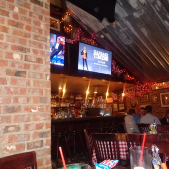 Heroes - Dining Room with TVs Overhead - American Near Me - Riverside, California