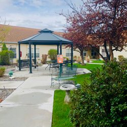 Wellspring Health & Rehabilitation of Cascadia - Interior Courtyard