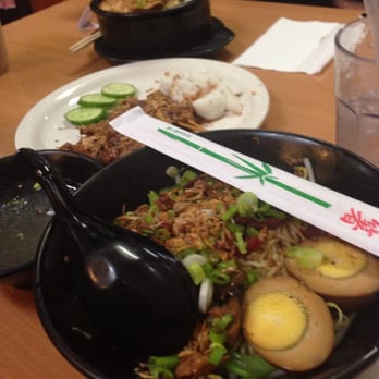 Borneo Eatery - thin noodle, bbq pork and mushroom chicken. - Indonesian Near Me - Alhambra, California Borneo Eatery - thin noodle, bbq pork and mushroom chicken. - Indonesian Near Me - Alhambra, California
