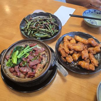 Lee's Kitchen - Sichuan Stir-Fried String Beans, Chinese Sausage & Chinese Bacon Stone Pot Rice, General Tsos Chicken - Noodles Near Me - Redmond, Washington