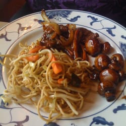 Dschingis Khan - Gebratene Nudeln, Champignons, Gemüse